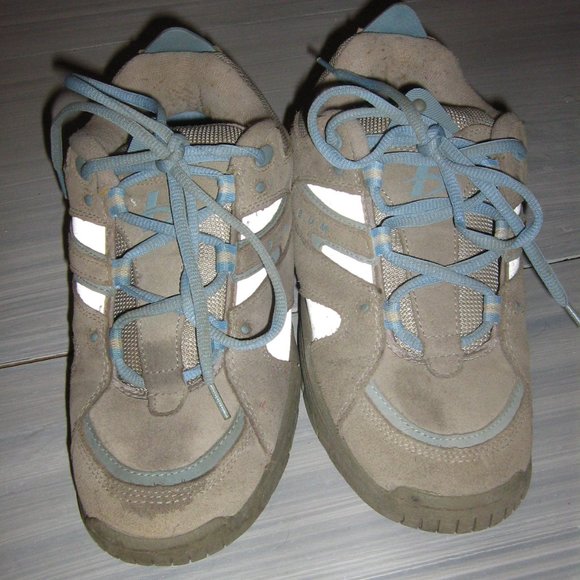 Ladies Athletic Shoes Size 7 1/2 Bum $5.00 AS AN ADD ON - Picture 3 of 4